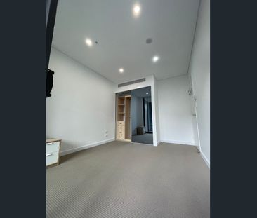 Furnished two bedroom apartment in Mascot with open outlook - Photo 6