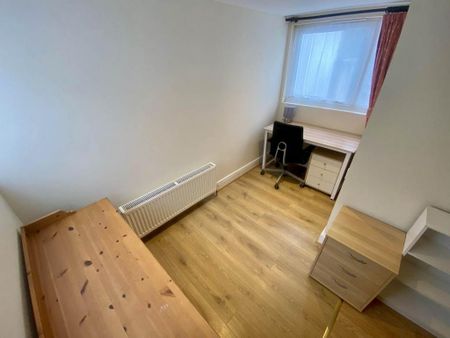 6 bedroom house to rent - Photo 2