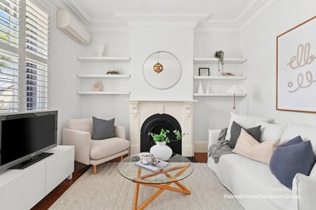 Character and convenience - Photo 4