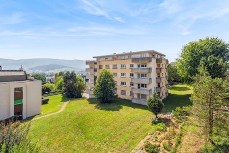 APPARTEMENT À LOUER DANS QUARTIER TRÈS ENSOLEILLÉ ET FAMILIAL - Photo 2