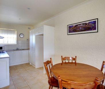 Bright, Spacious & Convenient 2-Bedroom Unit in Prime Location - Photo 6