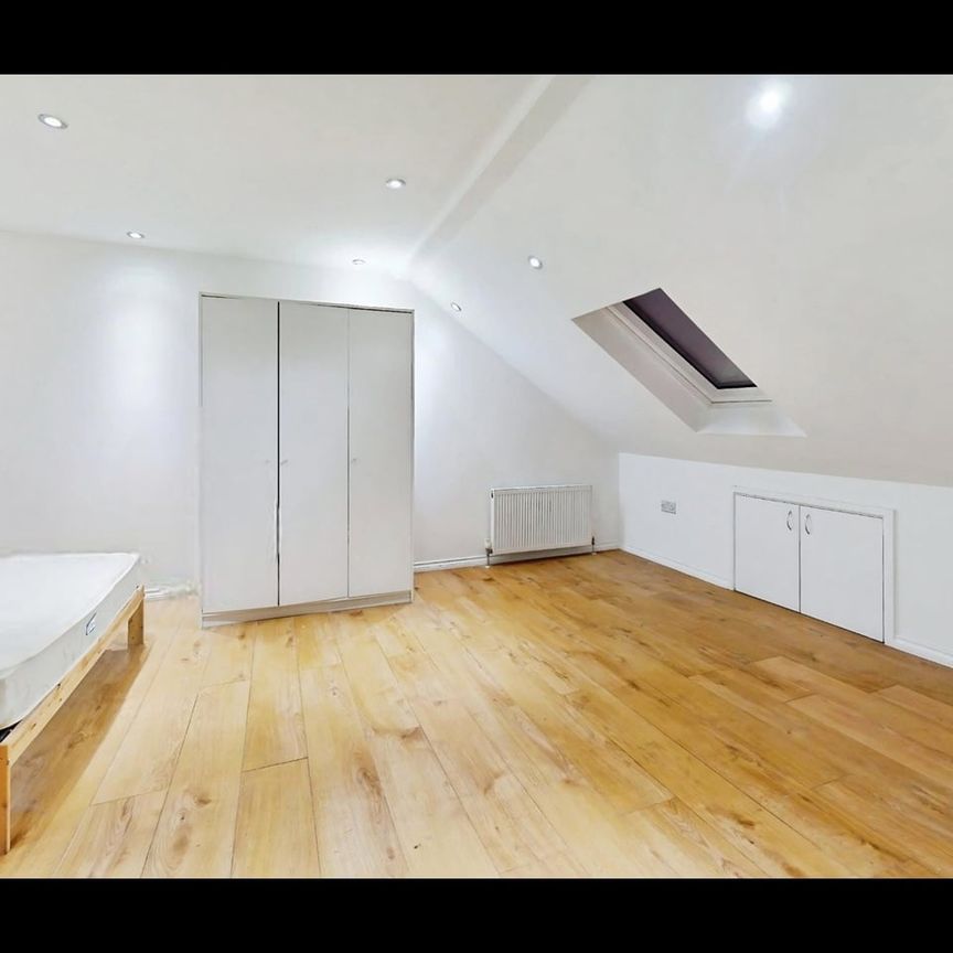 2 Bed Maisonette, North Gardens, SW19 - Photo 1
