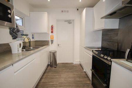 1 bedroom in a house share to rent - Photo 3