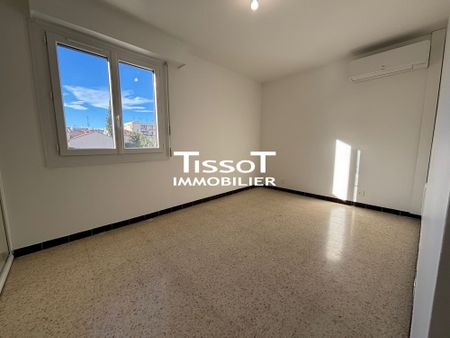 Location Appartement 4 pièces 77m² NIMES 30000 - Photo 3