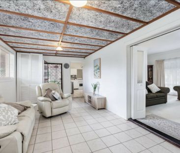 Spacious 4 bedroom family home in a sought-after suburb - Photo 2