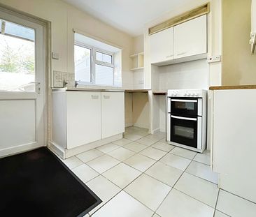 2 bedroom terraced house to rent - Photo 2