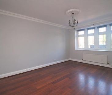 4 bedroom end of terrace house to rent - Photo 4