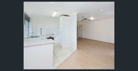 Generous sized Unit in a Small Quiet Complex - 6 Month Lease Only Available - Photo 3