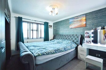 Pear Tree Road, Addlestone, Surrey, KT15 - Photo 5