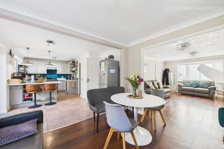 4 bedroom detached house to rent - Photo 2