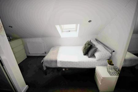 3 Beds 3 Baths - Photo 4