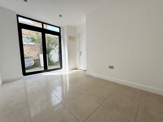 4 Bed Terraced House, Tavistock Mews, N19 - Photo 1