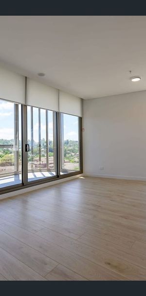 Luxury 2 Bedroom apartment located at convenient location - Photo 1