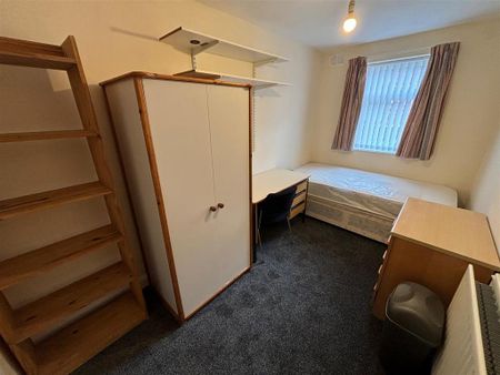 4 bedroom terraced house to rent - Photo 4