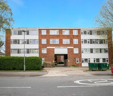 Three Bedroom Flat to Rent in Chingford - Photo 1