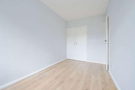 Bromley Road, London, SE6 - Photo 4