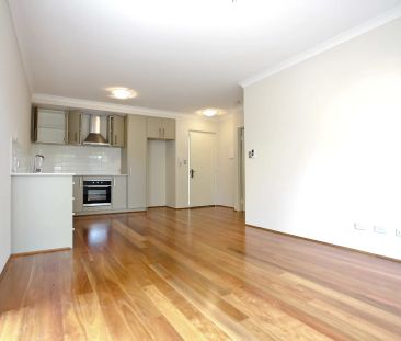 8/76 Kooyong Road, - Photo 2