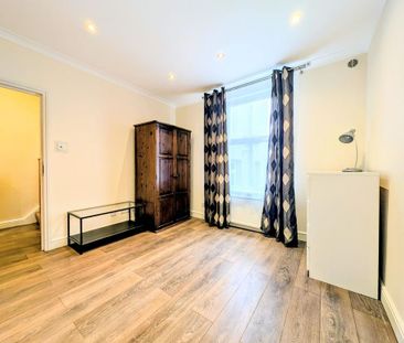 3 bedroom flat to rent - Photo 3