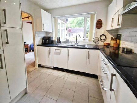 3 bedroom semi-detached house to rent - Photo 2