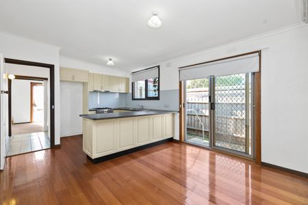 Unbeatable location! - Photo 2