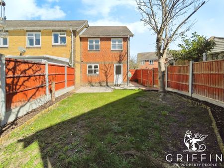 Daniel Close, Chafford Hundred, Grays, RM16 - Photo 2