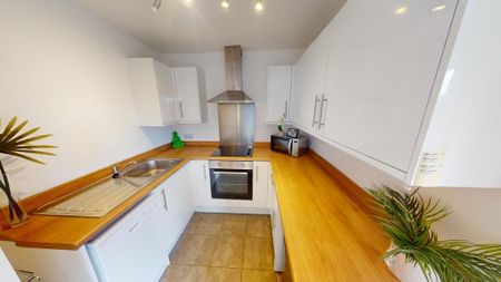 2 bedroom flat to rent - Photo 4