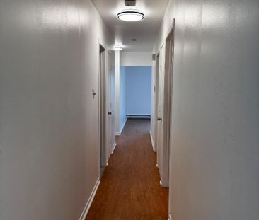 41/2 NEUF / complétement renové à louer à Saint-Eustache - Photo 2