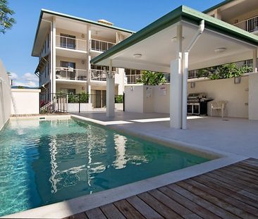 SPACIOUS AND MODERN JUST MINUTES FROM THE CBD - Photo 3