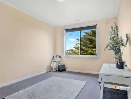 Three Bedroom Home - Photo 3