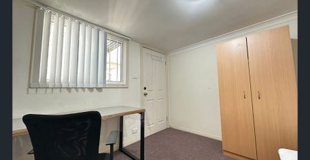 ROOM FOR RENT - Photo 2