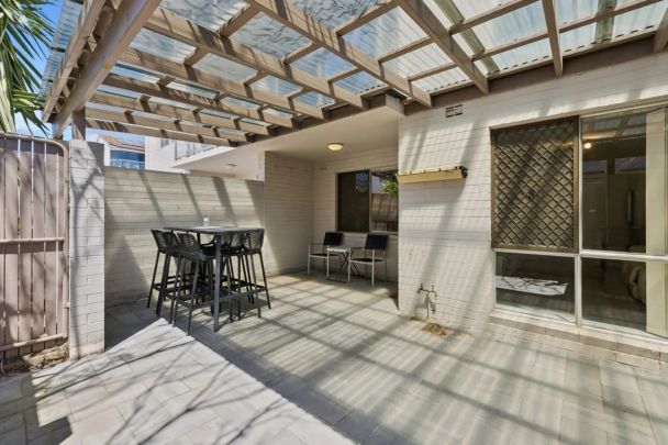 Low Maintenance Living in Como! - Photo 1