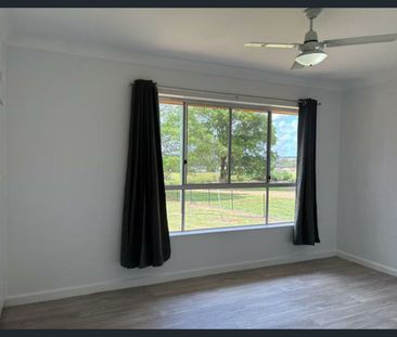 Home with separate office/workshop - Photo 1