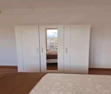 Room in a shared 6-bedroom apartment for rent in Sants, perfect for... - Photo 5