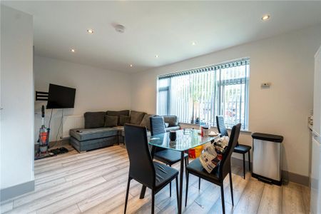 3 bedroom apartment to rent - Photo 4