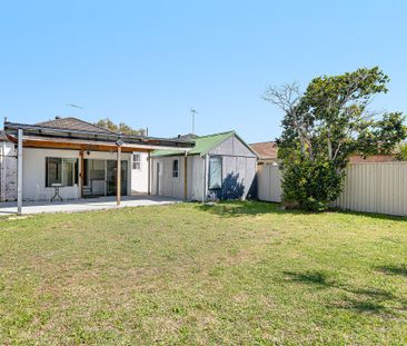 Charming Freestanding Family Home in a Prime Kensington Location - Offered Part Furnished or Unfurnished - Photo 6