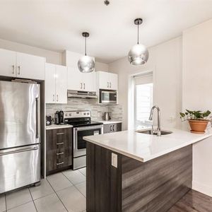 Condo 4½ lumineux + balcon privé, St-Henri — libre 1er août - Photo 2