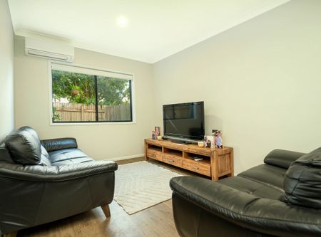 1/227a Alderley Street, Centenary Heights - Photo 2