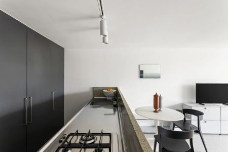 Stylish Furnished Apartment – Resort-Style Living at Rushcutters Bay - Photo 3