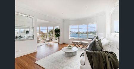 Elegant Harbourside Art Deco Apartment with Phenomenal Views - Photo 2
