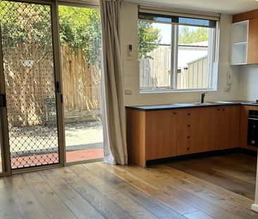 Beautifully Presented Ground Floor Apartment - Bonus Large Courtyard - Photo 1