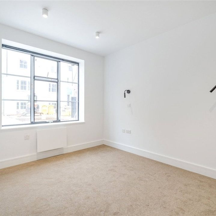 Mitcham Lane - Photo 1