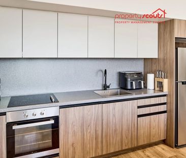 Modern Two-Bedroom Apartment in Prime Lower Hutt Location - Photo 2