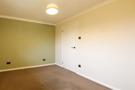 Loompits Way, Saffron Walden - Photo 3