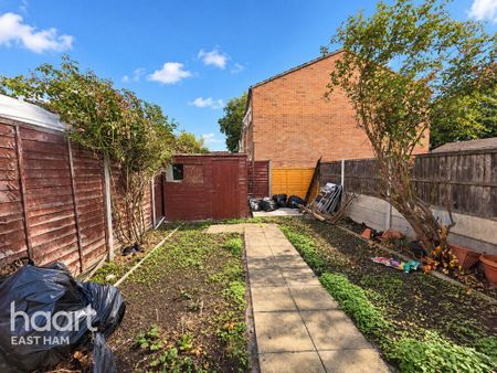 3 bedroom terraced house to rent - Photo 3