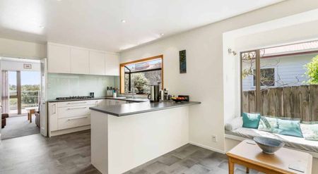 Spacious Family Home in Double Westlake Zoned - Photo 3