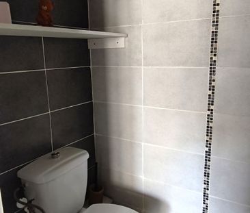 Location Appartement 4 pièces 76m² LA SEYNE SUR MER 83500 - Photo 5