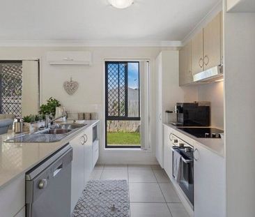 3 BED 2 BATH 2 CAR TOWNHOUSE, ULTRA HIGH SPEED INTERNET - Photo 2