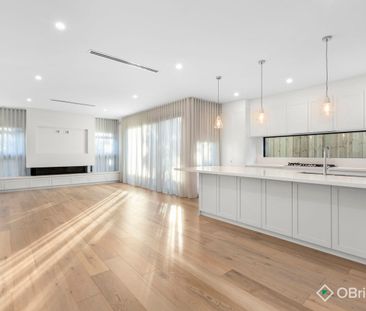 Breathtaking Townhouse in Sought After Beaumaris - Photo 4