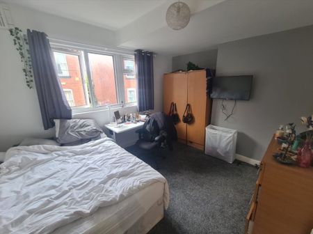 5 Bed - 96 Royal Park Road, Hyde Park, Leeds - LS6 1JJ - Student - Photo 2