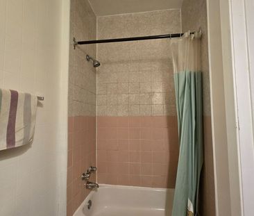 For Lease - 984 Dundas Street Unit# 1, Toronto, Ontario - Photo 4